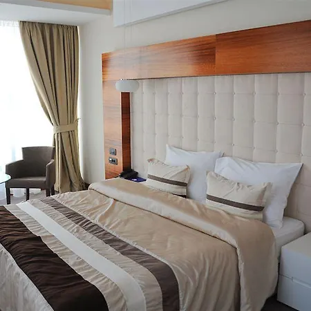 Garni Centar ホテル 4*